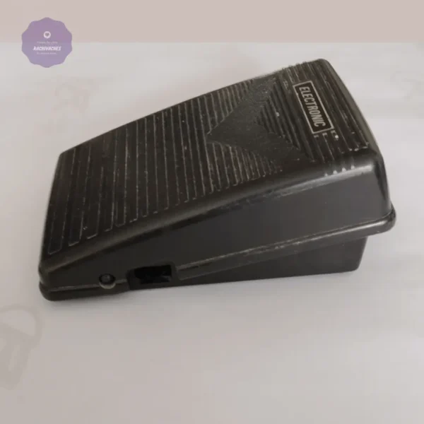 Carcasa de pedal de maquina familiar repuesto kachivaches.online 02 CARCASA DE PEDAL REPUESTO - MÁQUINA DE COSER 🛠️